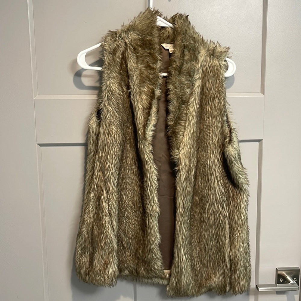 Faux fur vest with pockets!